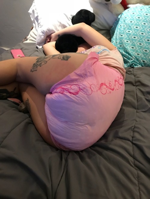 patootie86ab:The spanked diapee butt @bby-lttl-spc