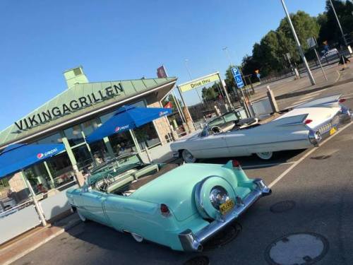 frenchcurious - Cadillac Convertible 1959 & 1954 - source 40s...