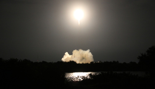 space-wallpapers - Liftoff of SpaceX Resupply Mission to the...