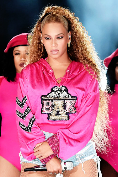 girlsluvbeyonce - Beyoncé performing at the 2018 Coachella...