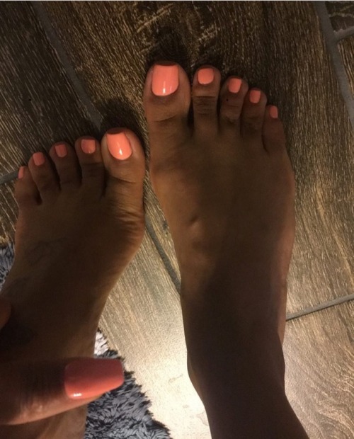 queenlizfeet - Who would suck the shit out these toes