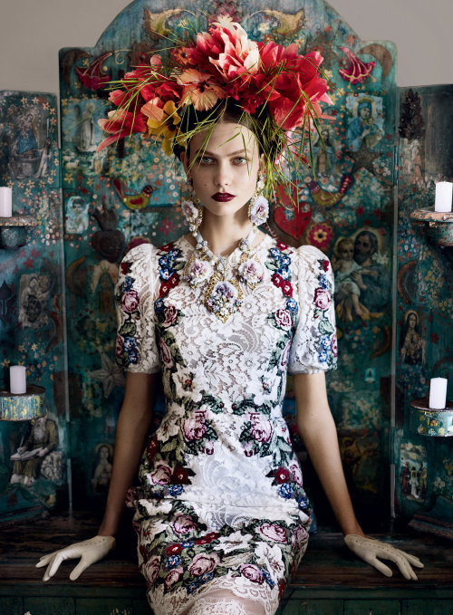 vogue:From Frida Kahlo to Karlie Kloss–the history of flower...