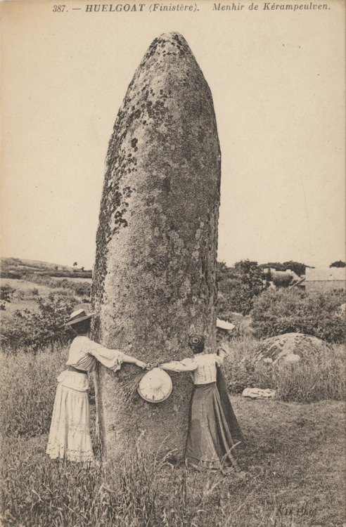 lumieredesroses: “Anonymous. 1910. Menhir. © courtesy galerie Lumière des roses ”