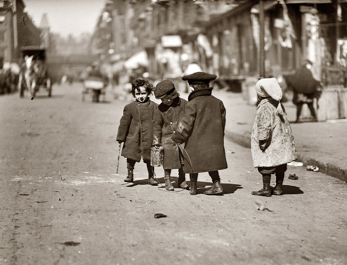Children at play in the streets of New York 1909 Source: Bain Collection / Library of Congress