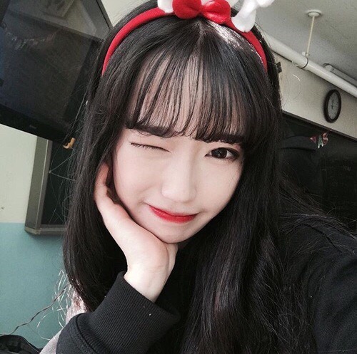 ulzzxsia:» ulzzang with black hair and fringe «