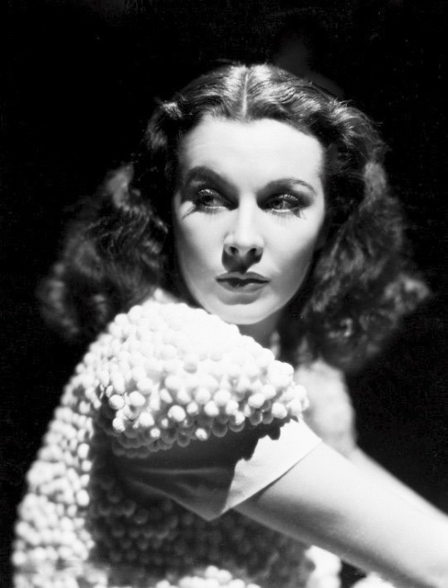 summers-in-hollywood - Vivien Leigh photographed by Laszlo...