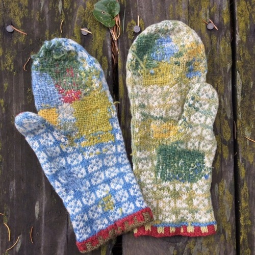 kochamchleb:Vintage mittens that have been darned