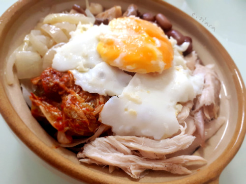 e-ziara - Bibimbap! ʚ♡(ू•ᴗ•ू❁)Homemade kimchi, chicken, onions,...
