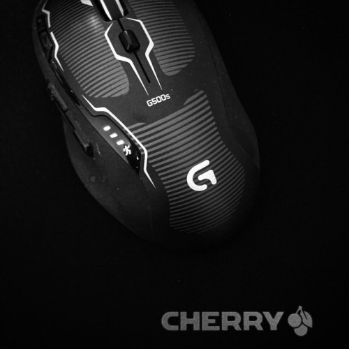雷蛇鼠标垫是啥？不好意思没听说过#cherry #g80（在 南京金鷹百貨）