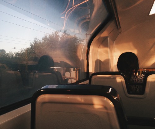 mimohsa - quirkhy - Pretty sunlight on the train today- i...
