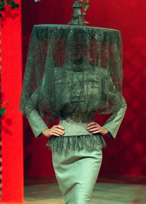 exercicedestyle - Givenchy by Alexander McQueen, Haute Couture...