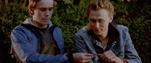 fondlylupin - Even subtly moving in closer to Isak.