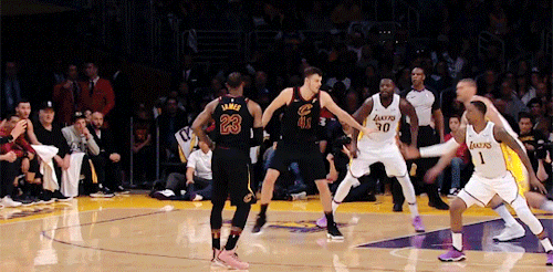striveforgreatnessss:LeBrons beautiful No-Look Pass!