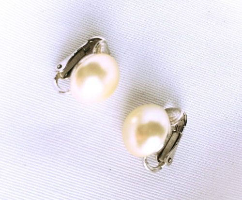 gretelstreasures:(via Vintage Signed Sarah Coventry Faux Pearl...