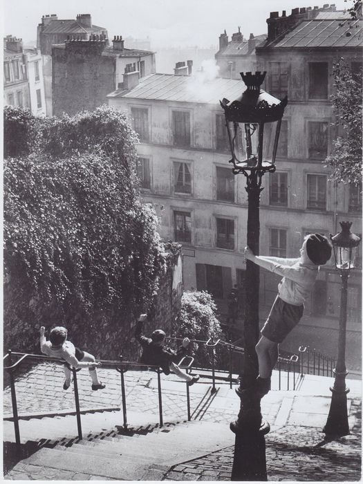 jourdepluie91:
“ Children playing in Montmartre, Paris 1960’s
by Horace Sutton
”