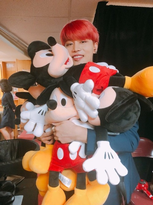 nctinfo - NCTsmtown_127 - There can never be too much Mickey 