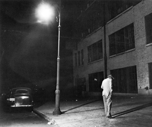 the-night-picture-collector - Weegee, Street Lamp with Lone...