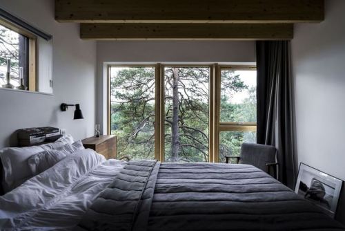 gravityhome:Home in the woodsFollow Gravity Home: Instagram -...