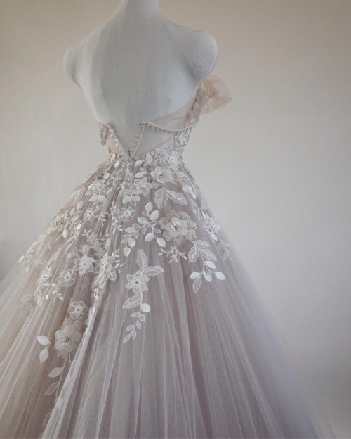 andantegrazioso:Handmade wedding dress | lindafriesen.couture