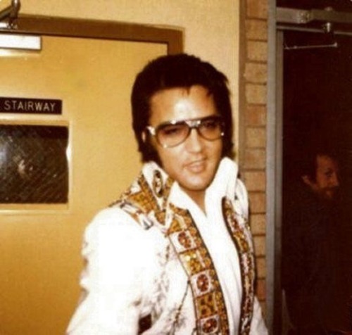 takingcare-of-business - Elvis Presley backstage c. 1975