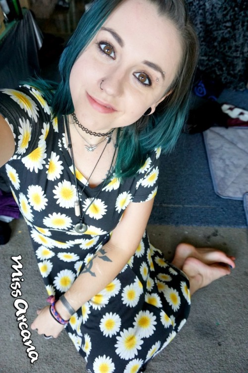 themissarcana:feet, booty and sunflower dresses...