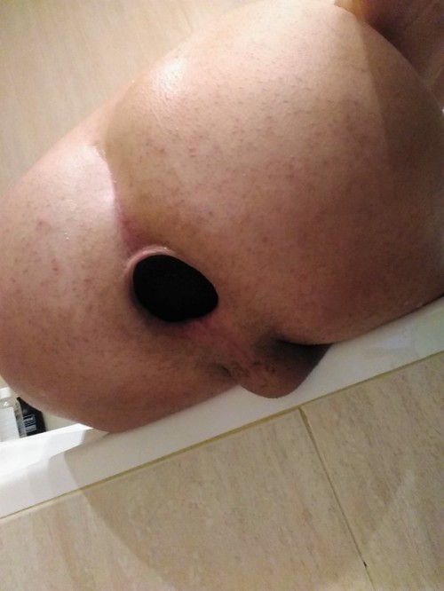 trainedbutthole - Plug me until it disappears.