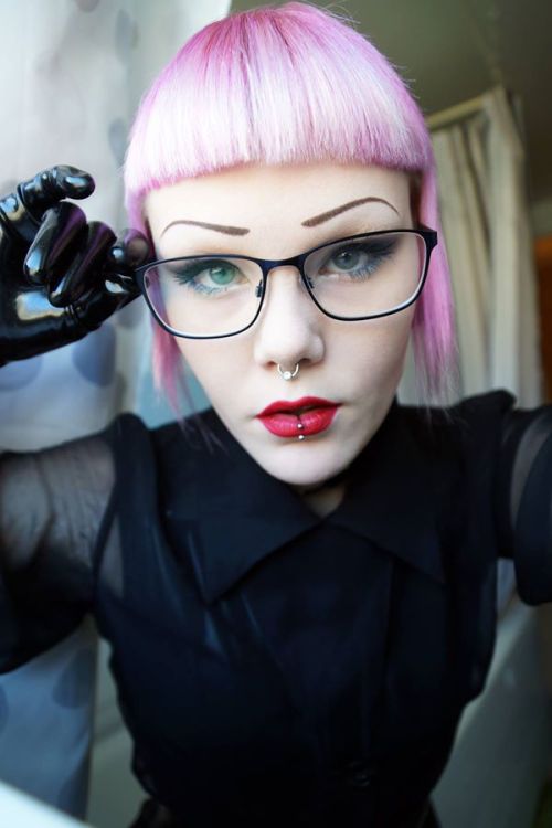 idementhia:Before heading out to frEak sociEty pub night this...