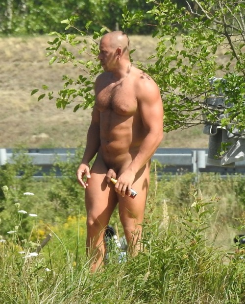 nude-gays-and-guys:cnbseen:Not far off the road.Main blogs:...