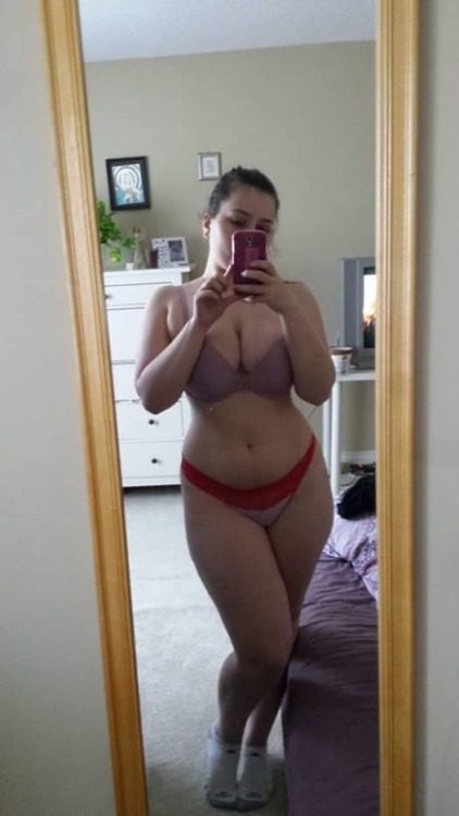 pinkmethwife:Marie 18 of Toronto is a fat ass three hole...