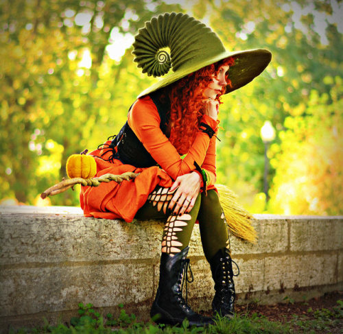 sosuperawesome - Felt Witch and Wizard Hats by HandiCraft Kate...