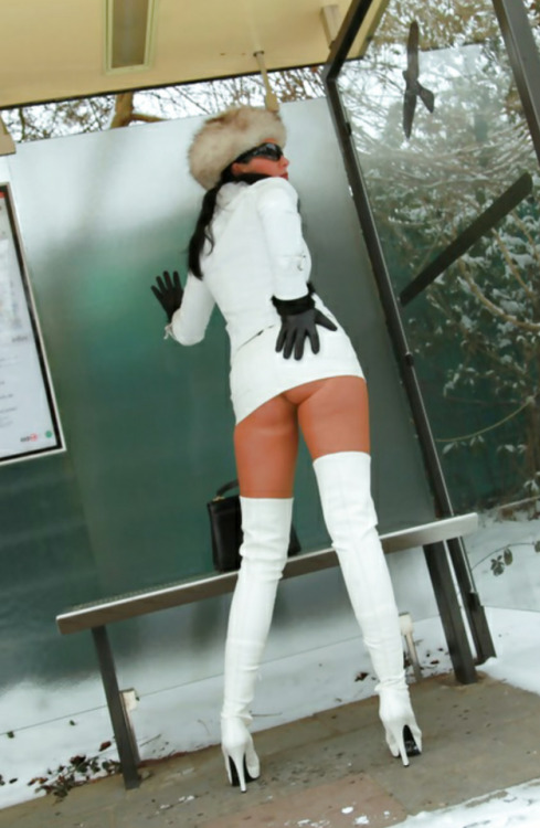 lady in fur…boots&gloves