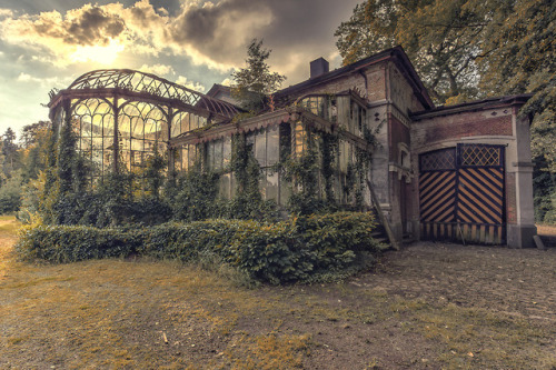 abandonedandurbex - Garden of dreams. Photo by Nicole Staniewski...