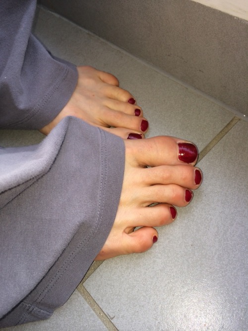 hornycouple2004 - her beautiful feet