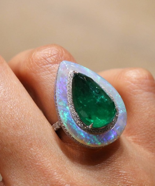 sheholdsyoucaptivated - gemville - Outstanding Emerald, Diamond...