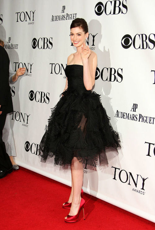 annehathaway - Anne Hathaway attends 63rd Annual Tony Awards (June...