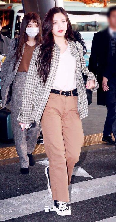korean-celebrities-fashion - Red Velvet Joy airport fashion at...