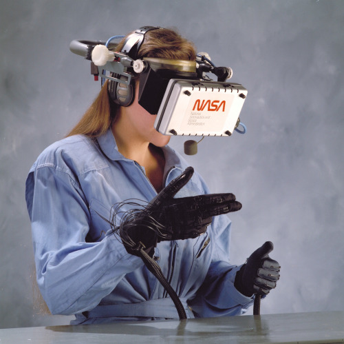 hustlerose:humanoidhistory:Exploring virtual reality at NASA’s...