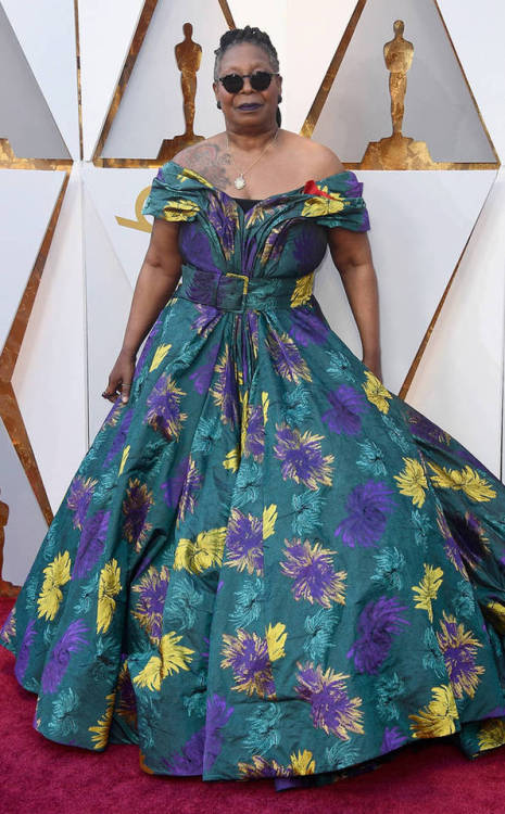 omgthatdress - Whoopi came wearing full Whoopi. I love it. This...