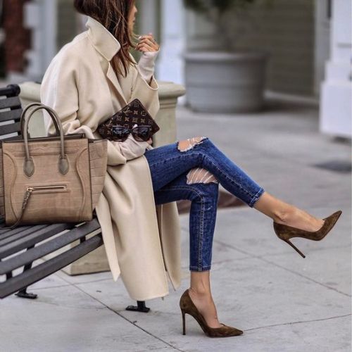 justthedesign:
â€œ Sasha Simon wears a striking pair of suede stilettos with distressed blue denim jeans and a cream coloured overcoat. This style is completed with a large hangbag and mini YSL clutch.
Brands not specified. Spring style.
â€