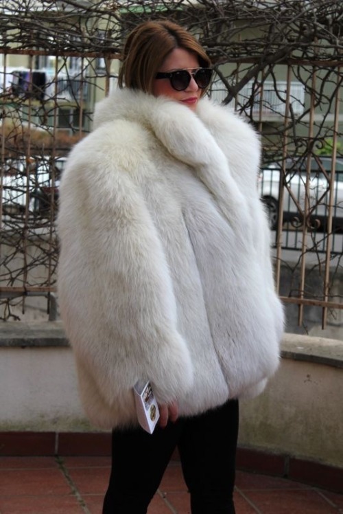 the-fur-mistress:XL fox fur coat…you could be a size S and...