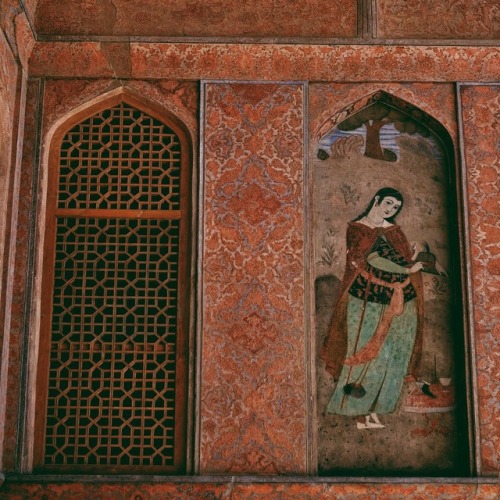 certain-rivers - Ancient murals at ‘Ālī Qāpū // Isfahan, Iran