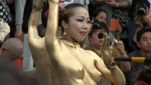shijieg - 日本街头全裸金粉舞蹈表演1080超清视频[MP4...