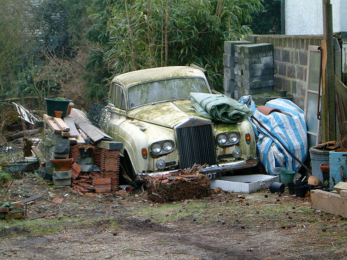 vintageclassiccars:Abandoned Rolls.