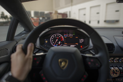 eddieshih - Lamborghini Huracán cockpit.check the mileage.