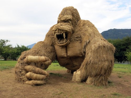 boredpanda - Giant Straw Animals Invade Japanese Fields After...