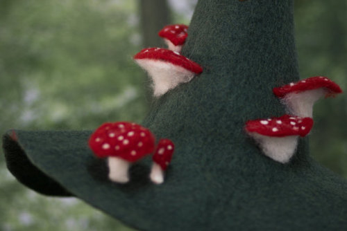 sosuperawesome - Felt Witch Hats, by Costurero Real on Etsy