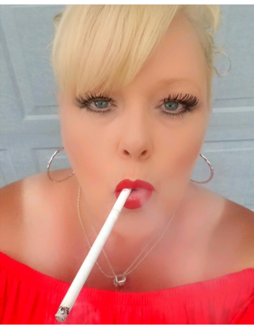 smokeygirls - mature-smoking-women - BeautifulMmmm