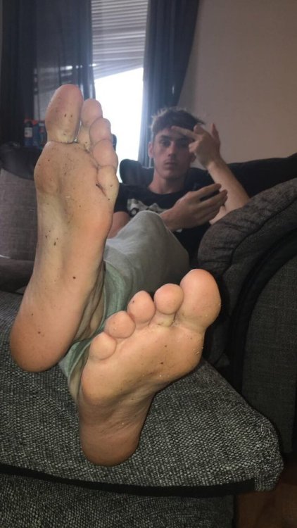 dirtycollegeboyfeet - “Its win win loser, I take your cash and...