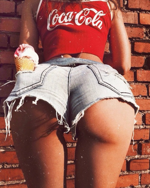 hot-short-shorts - Coke and Ice cream (@saradoku)