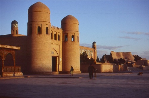 travelingcolors - Khiva | Uzbekistan (by Altan Yasar)